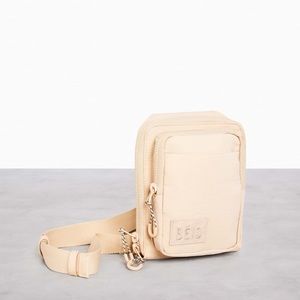 Beis Sports Sling in Beige
